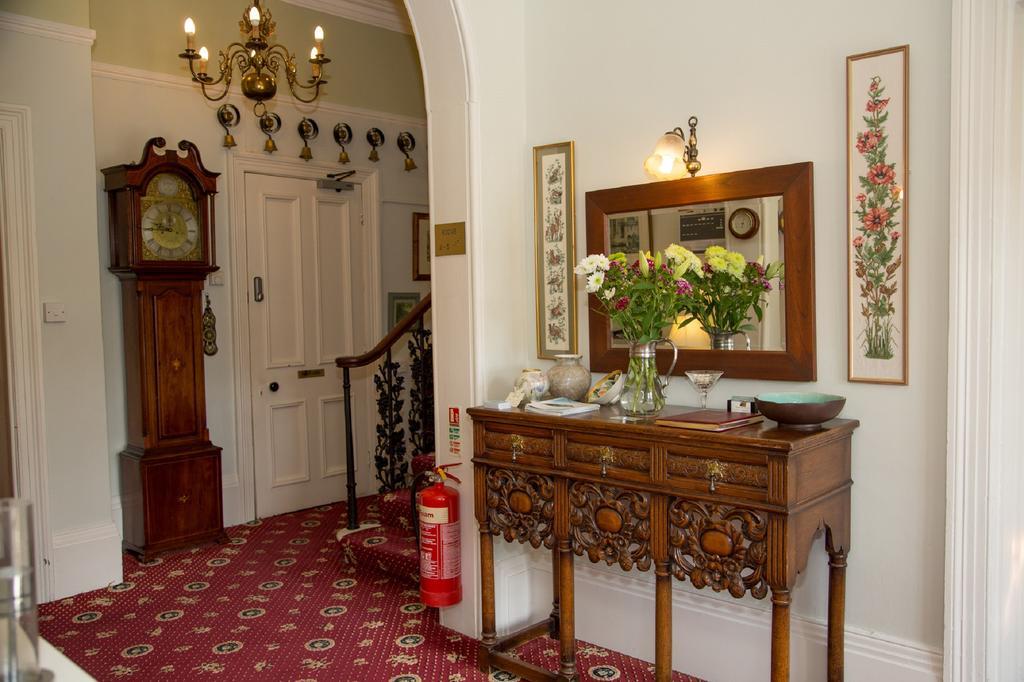 Southbank House Bed & Breakfast Херфорд Екстериор снимка
