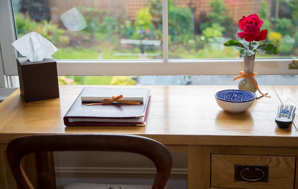 Southbank House Bed & Breakfast Херфорд Екстериор снимка